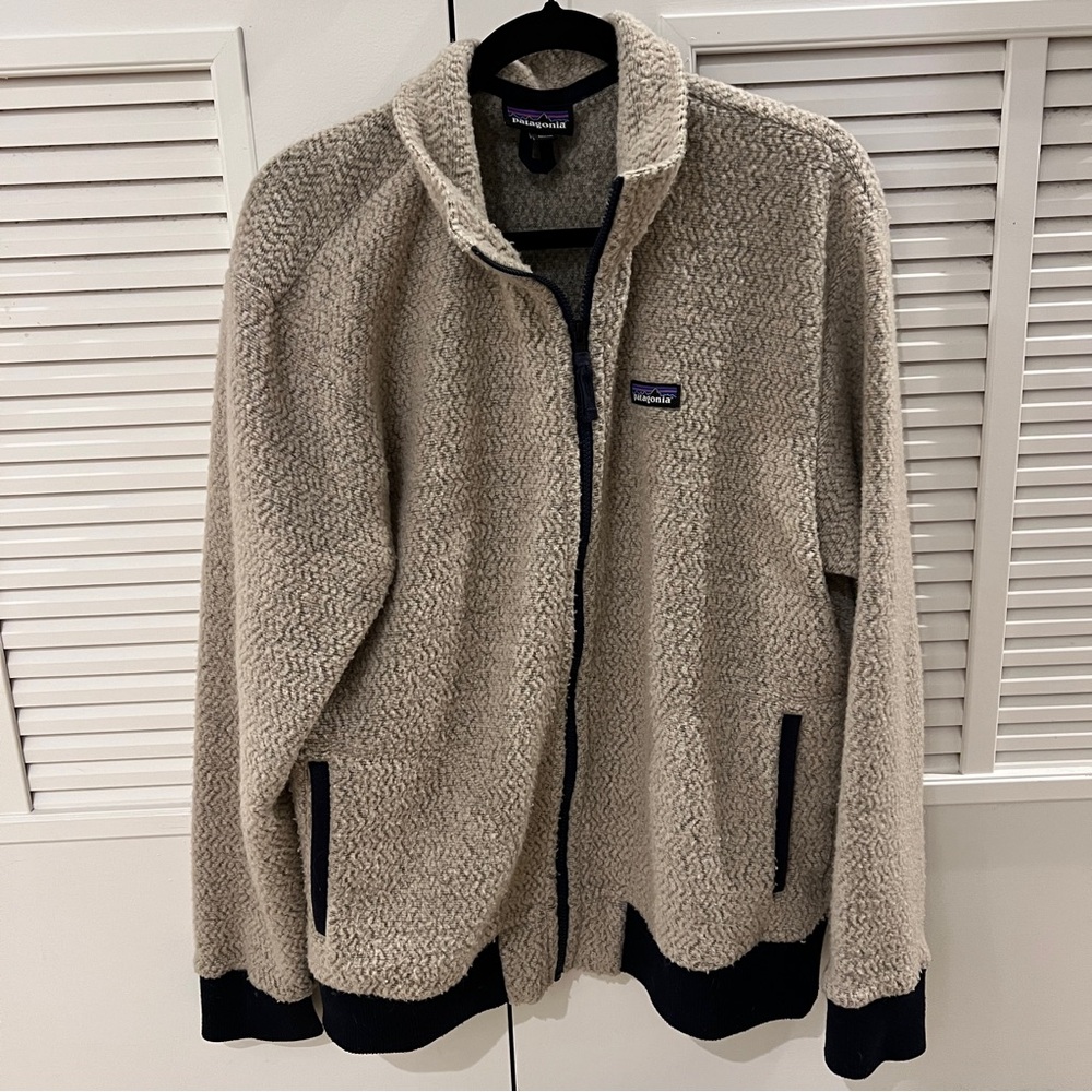 Patagonia Men’s Zip up fleece jacket